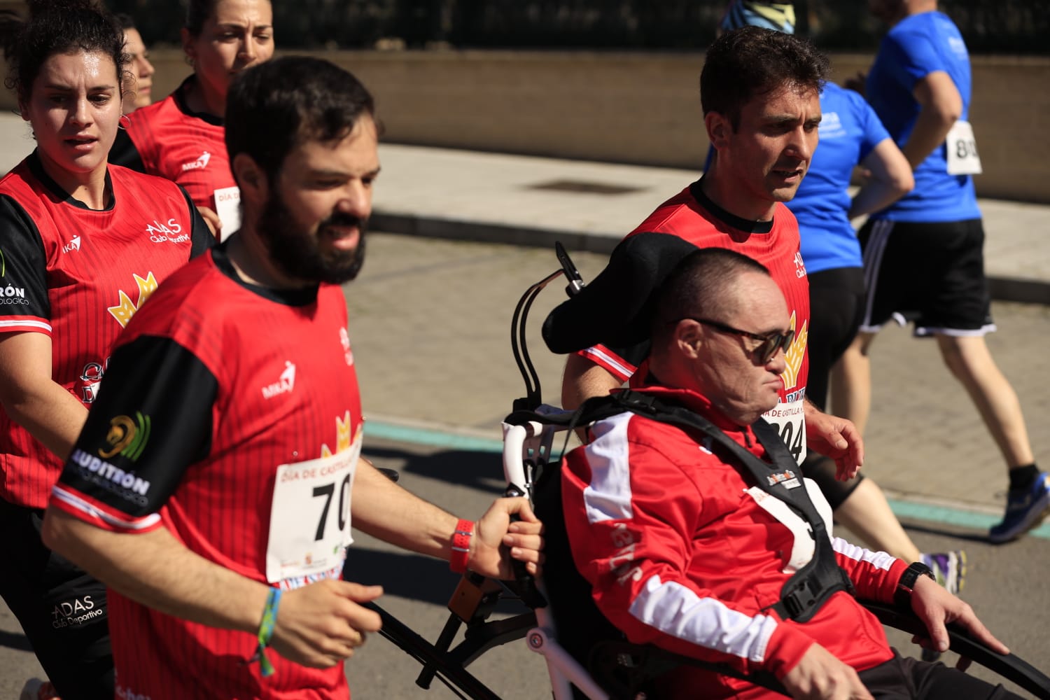 La Carrera y marcha por el Día de Castilla y León de Salamanca, en imágenes