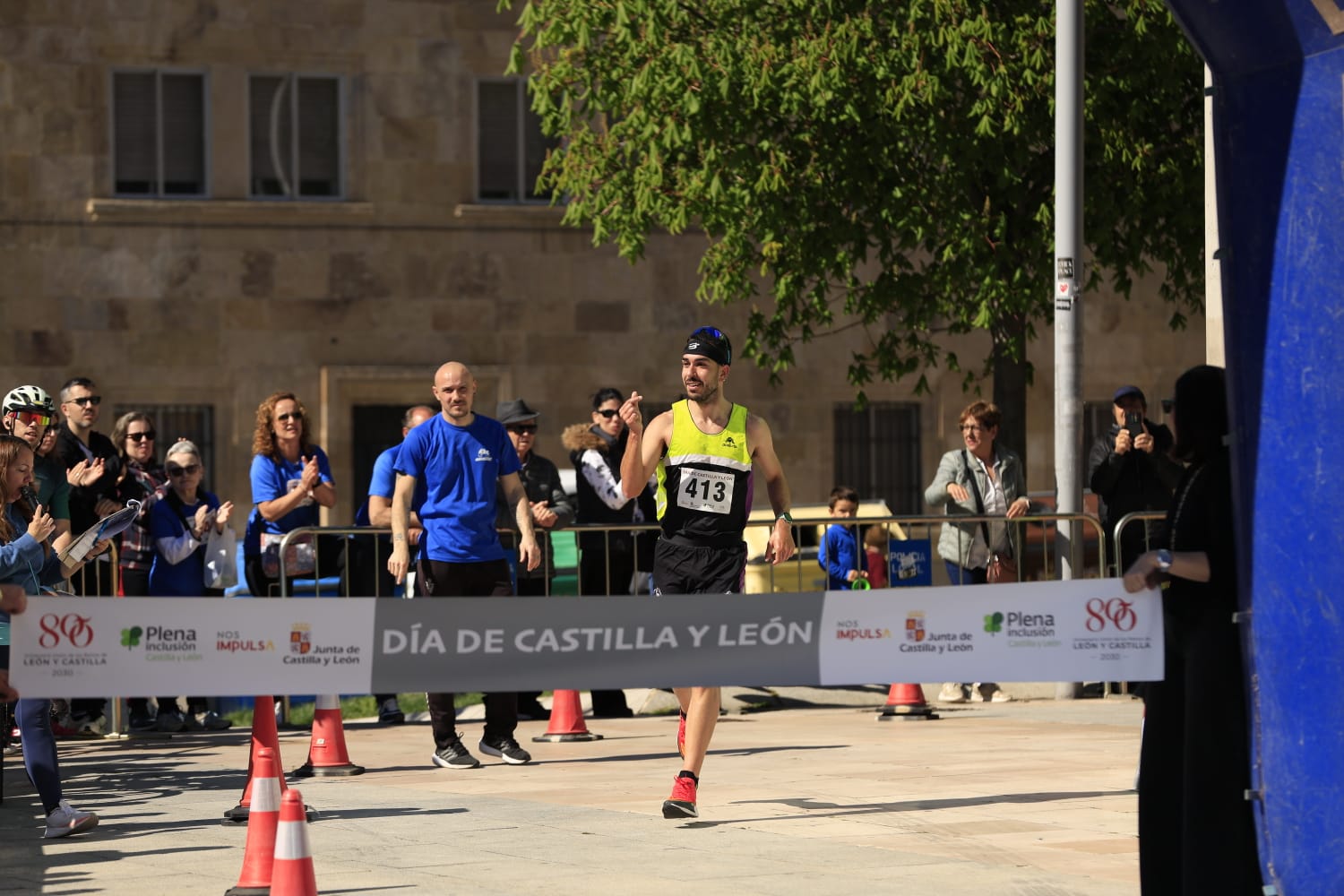 La Carrera y marcha por el Día de Castilla y León de Salamanca, en imágenes