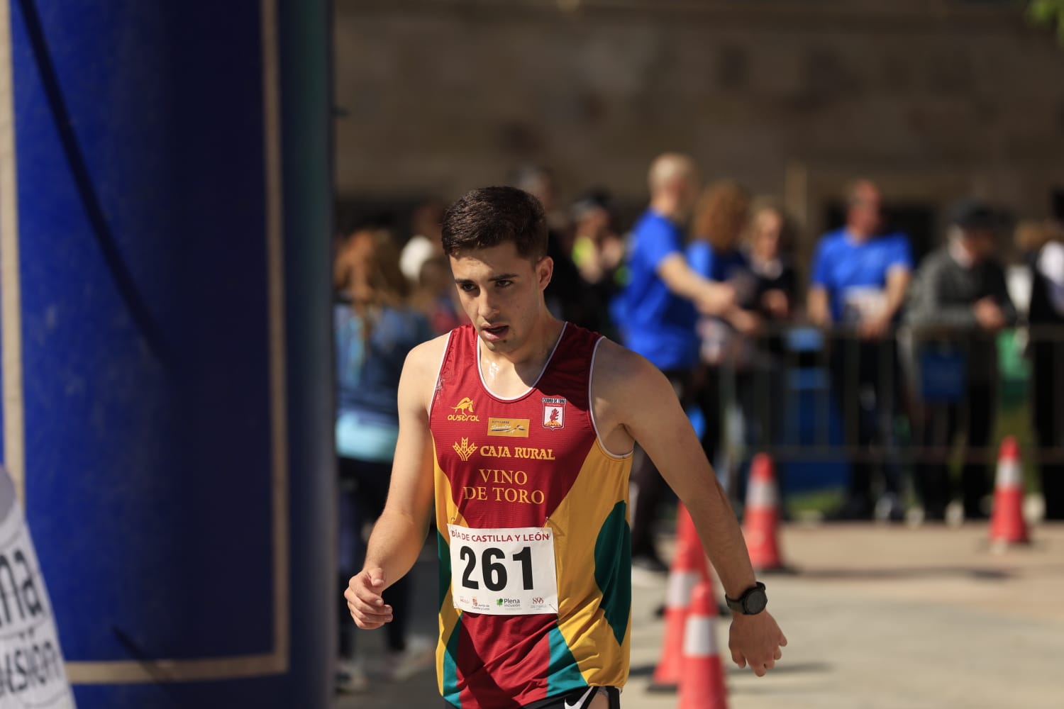 La Carrera y marcha por el Día de Castilla y León de Salamanca, en imágenes
