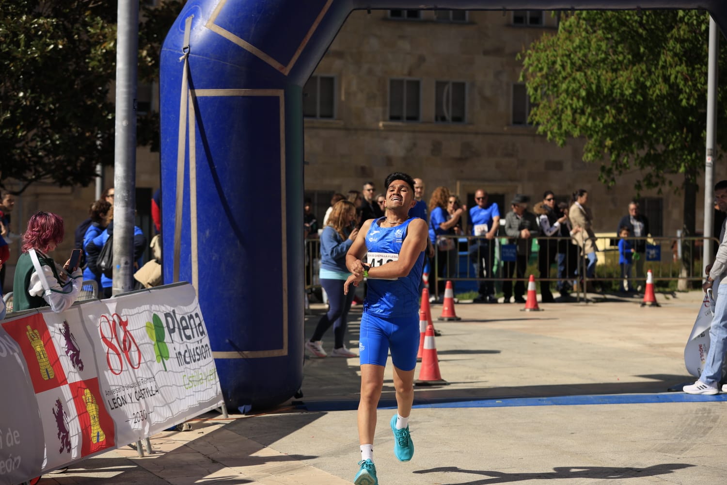 La Carrera y marcha por el Día de Castilla y León de Salamanca, en imágenes