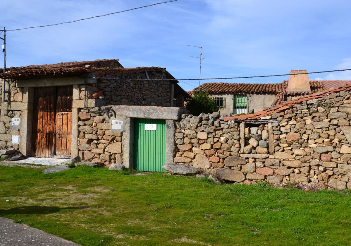 La casa de piedra en un pueblo minúsculo de Salamanca que es perfecta para desconectar