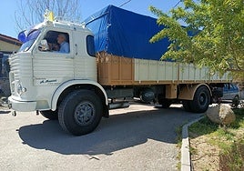 Uno de los camiones clásicos que ha tomado parte de la concentración en Puente del Congosto.
