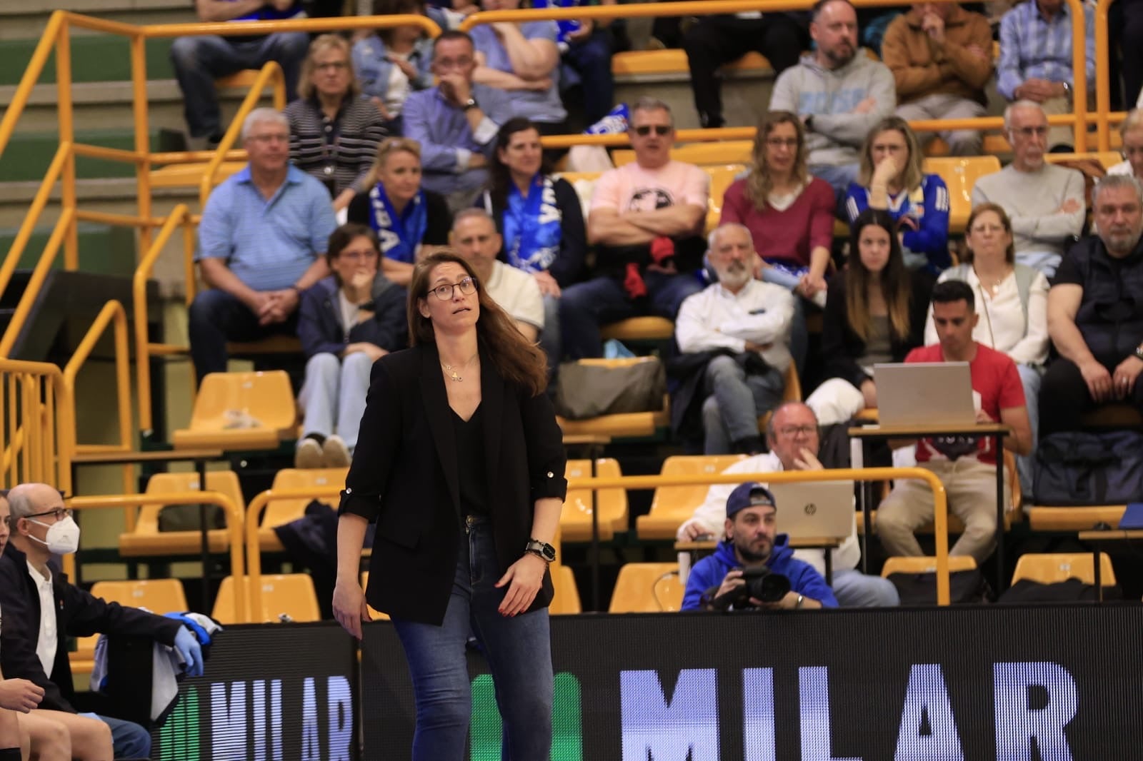 El Avenida-Estudiantes, en imágenes con reconocimientos para Silvia e Iyana