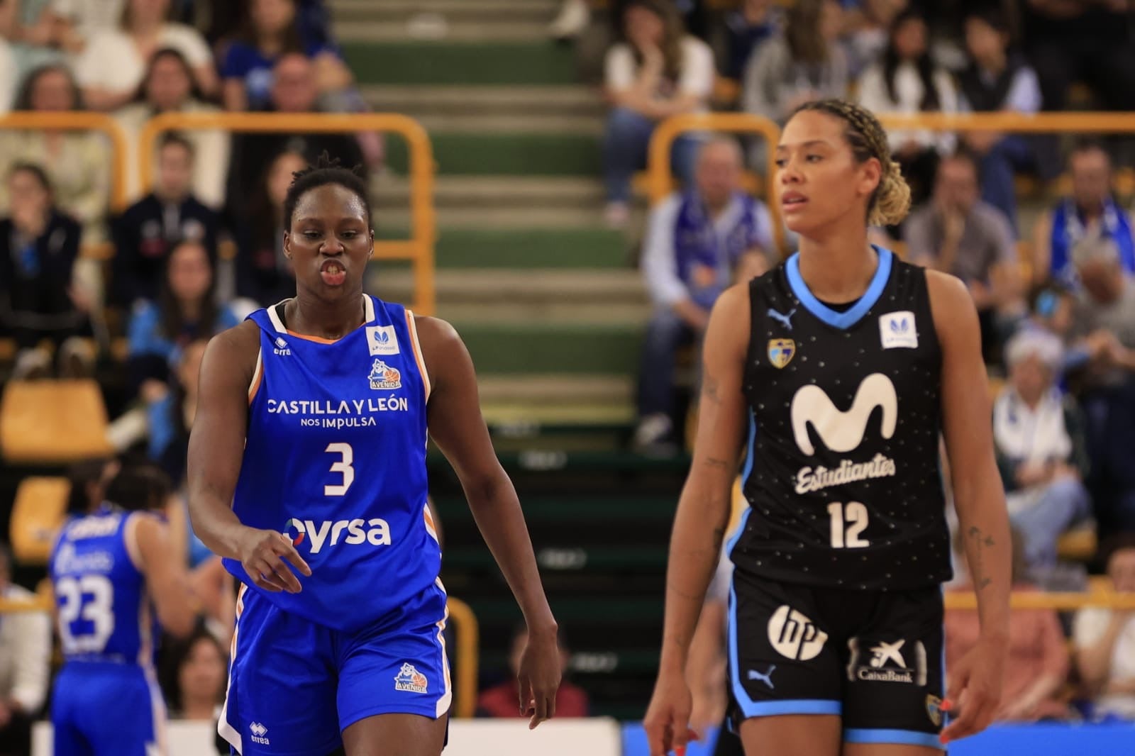 El Avenida-Estudiantes, en imágenes con reconocimientos para Silvia e Iyana