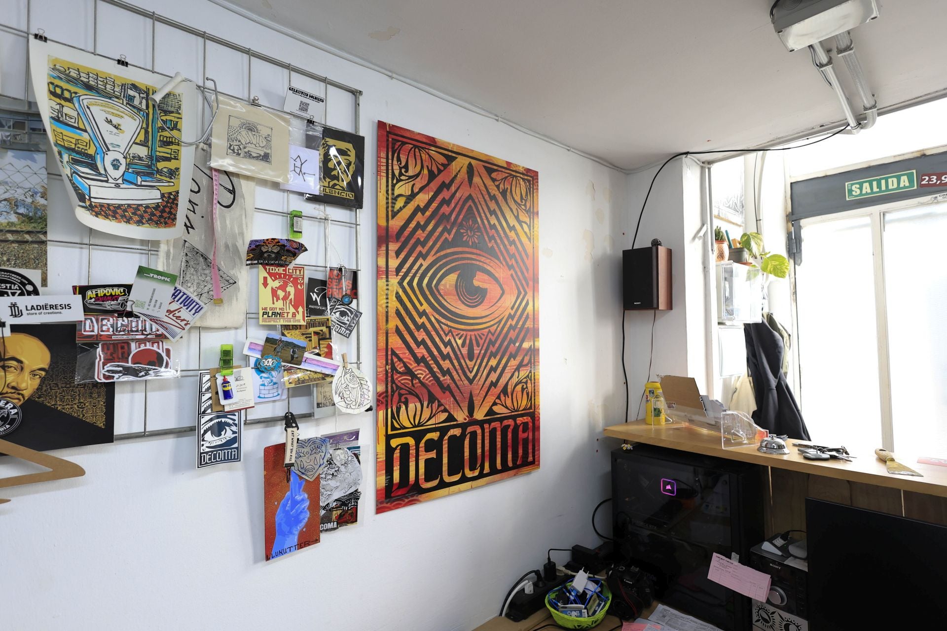 El taller y los murales de Tim Decoma