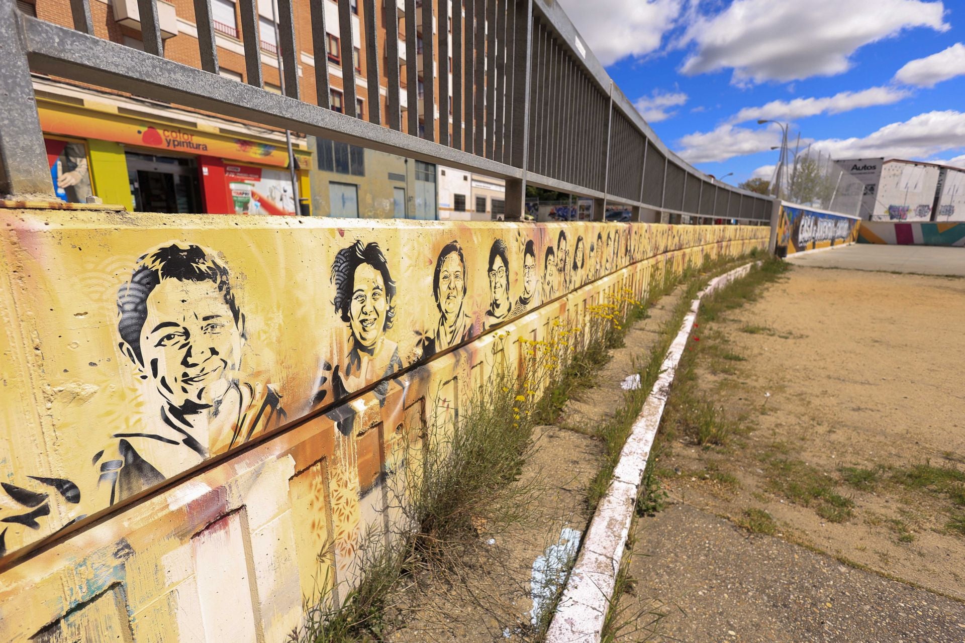 El taller y los murales de Tim Decoma