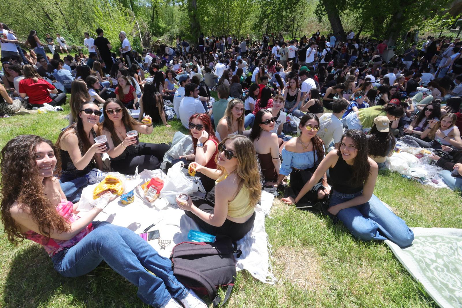 Las imágenes de un Lunes de Aguas para el recuerdo con un apagón nacional