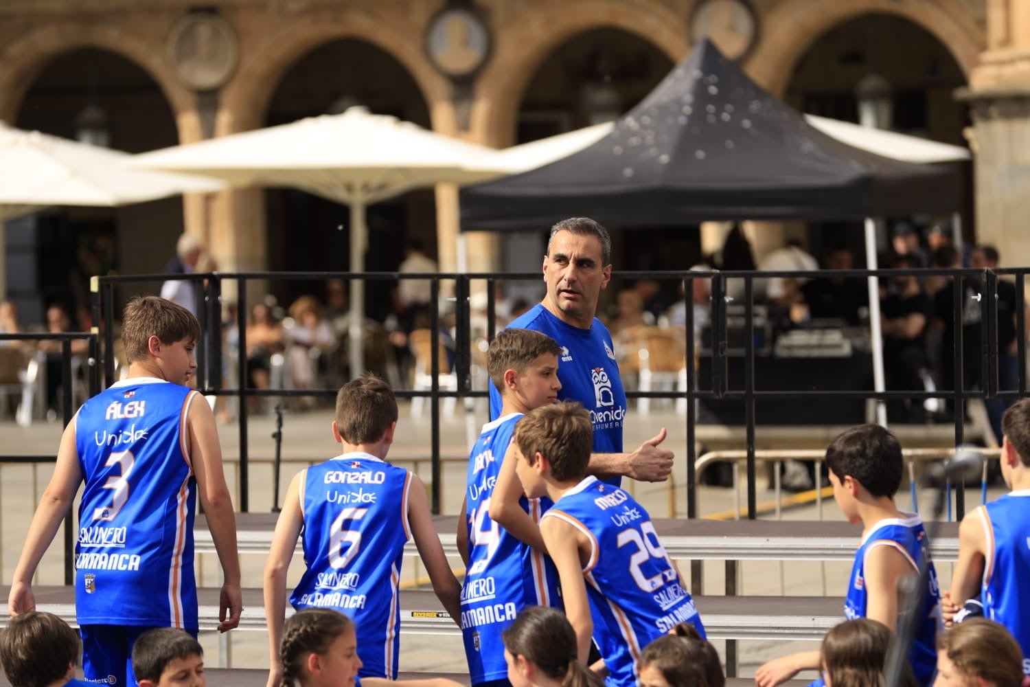 Presentación de todos los equipos del Perfumerías Avenida