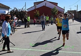 Localidad salmantina de Coca de Alba durante una carrera popular.