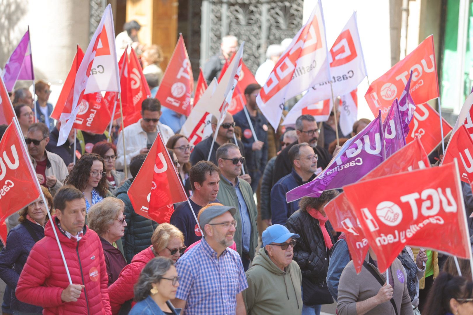 2.500 personas claman en Salamanca por los derechos de los trabajadores