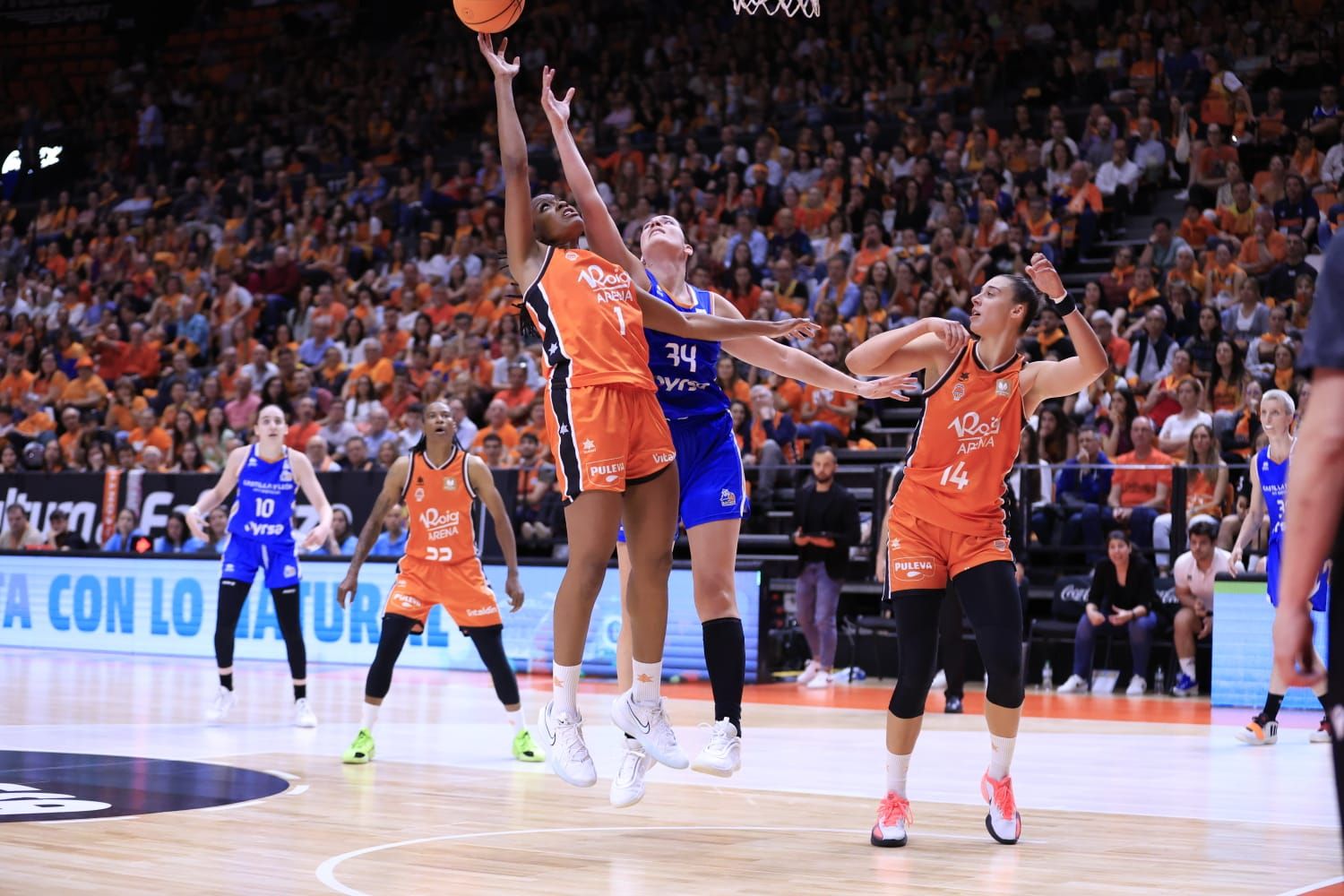 En imágenes la derrota de Perfumerías Avenida frente a Valencia Basket