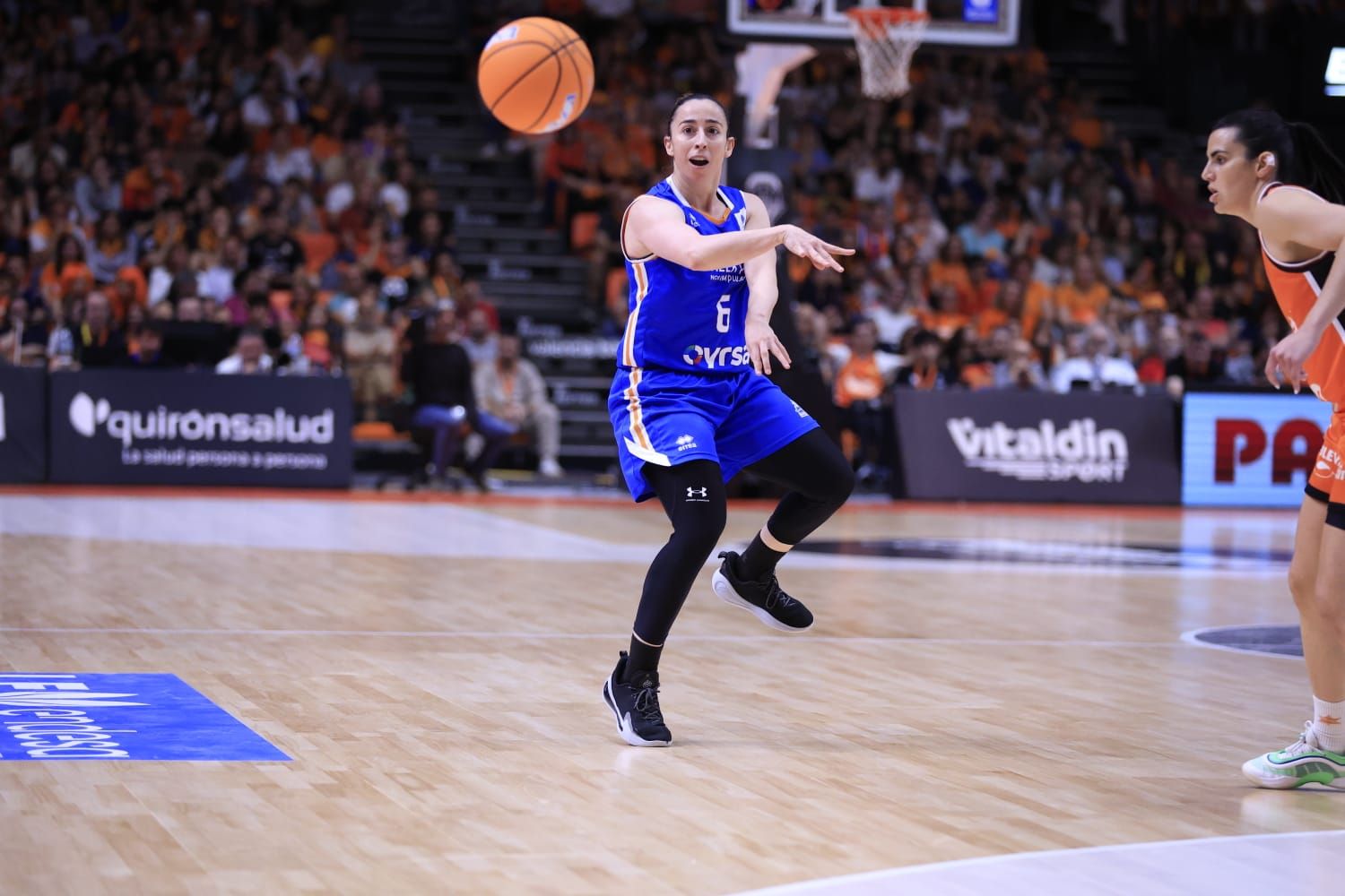 En imágenes la derrota de Perfumerías Avenida frente a Valencia Basket
