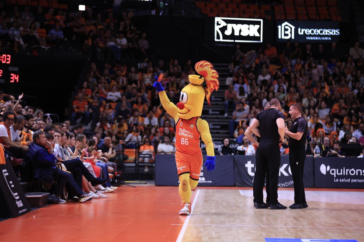 En imágenes la derrota de Perfumerías Avenida frente a Valencia Basket