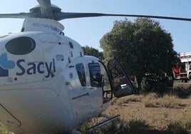 Helicóptero del Sacyl en una intervención en una imagen de archivo.