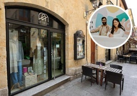 La fachada de la tienda Amarga Vintage y sus propietarios, Yoli y David.