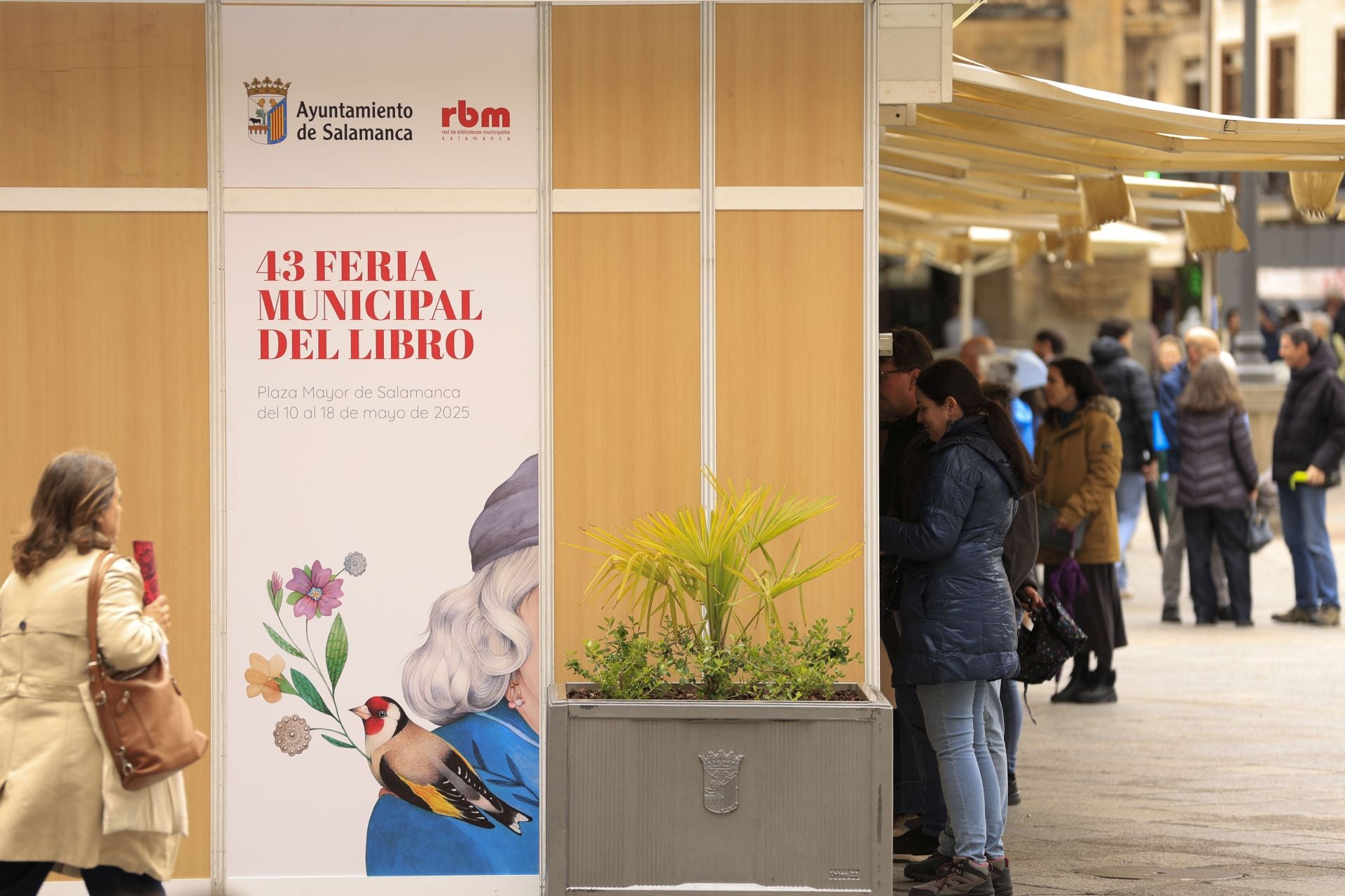 El mal tiempo no frena la inauguración de la Feria de Libro en Salamanca