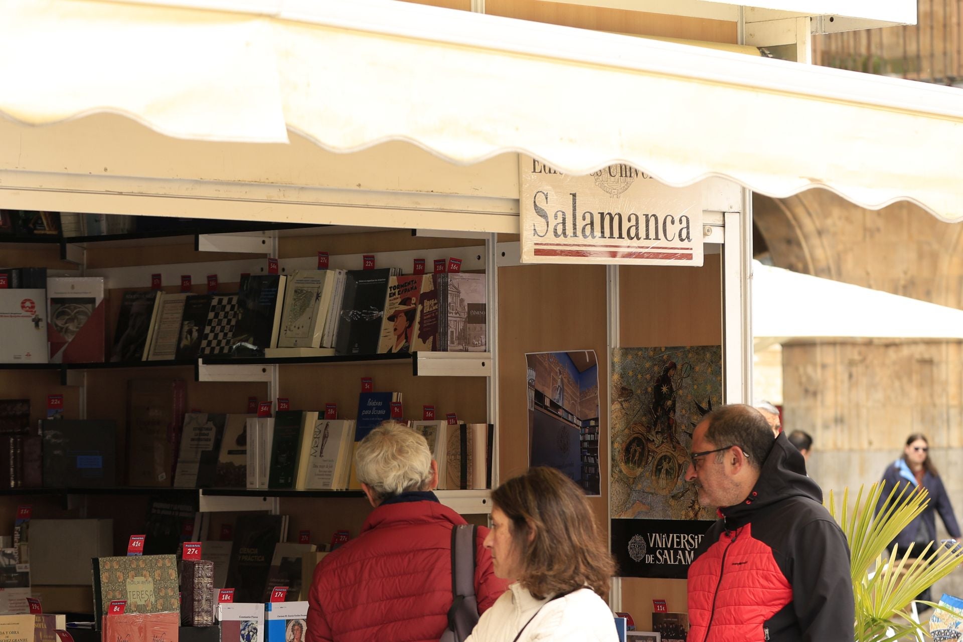 El mal tiempo no frena la inauguración de la Feria de Libro en Salamanca