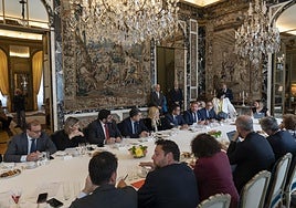 Asamblea General celebrada en la sede de la Embajada de Francia