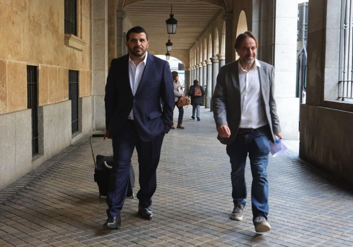 Fuentes y Castaño, llegando a la Audiencia.