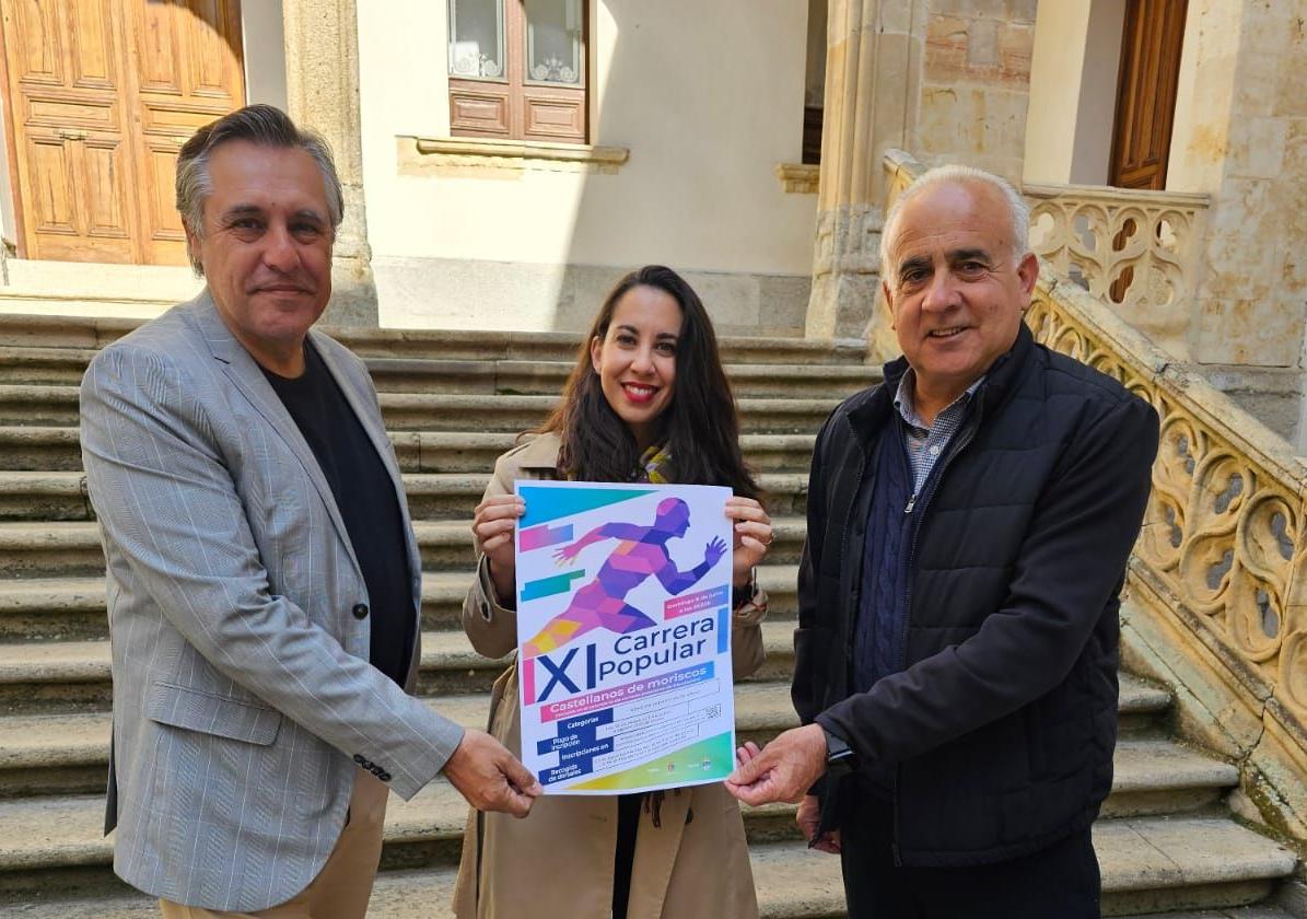 Jesús María Ortiz, junto a la concejala de deportes de Castellanos de Moriscos, y el delegado provincial de atletismo, Casimiro Blanco.
