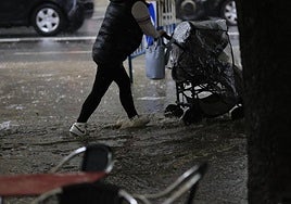 20 minutos de diluvio anegan parte de Salamanca al paso de un violento chaparrón