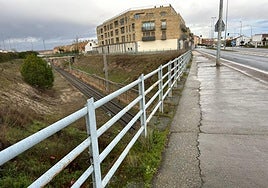 El viaducto sobre las vías del tren en Saavedra y Fajardo.