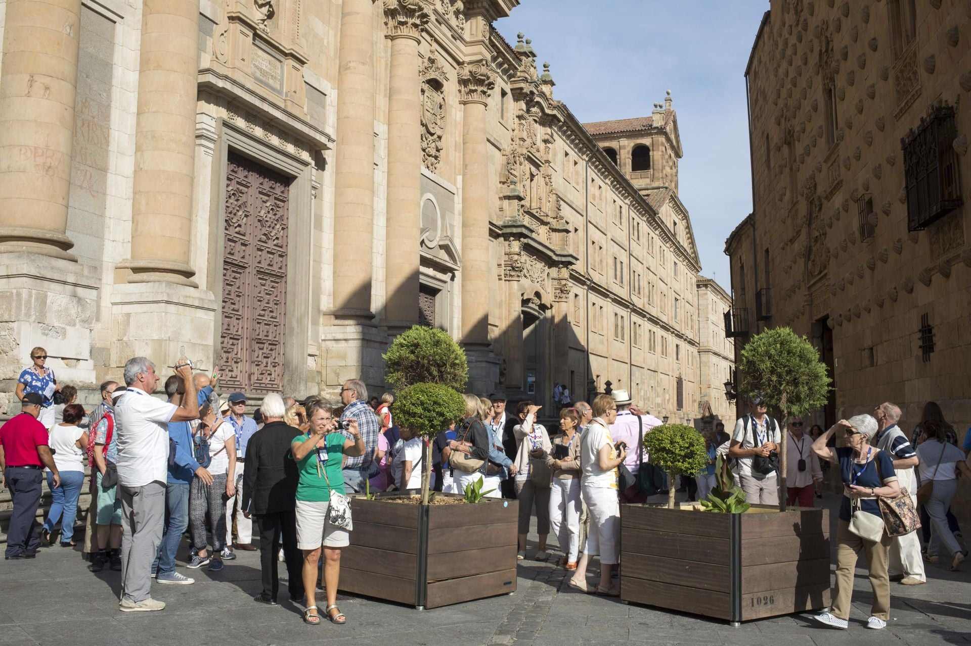 Turistas en la calle Compañía de Salamanca.