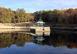 El icónico estanque del Bosque de Béjar.