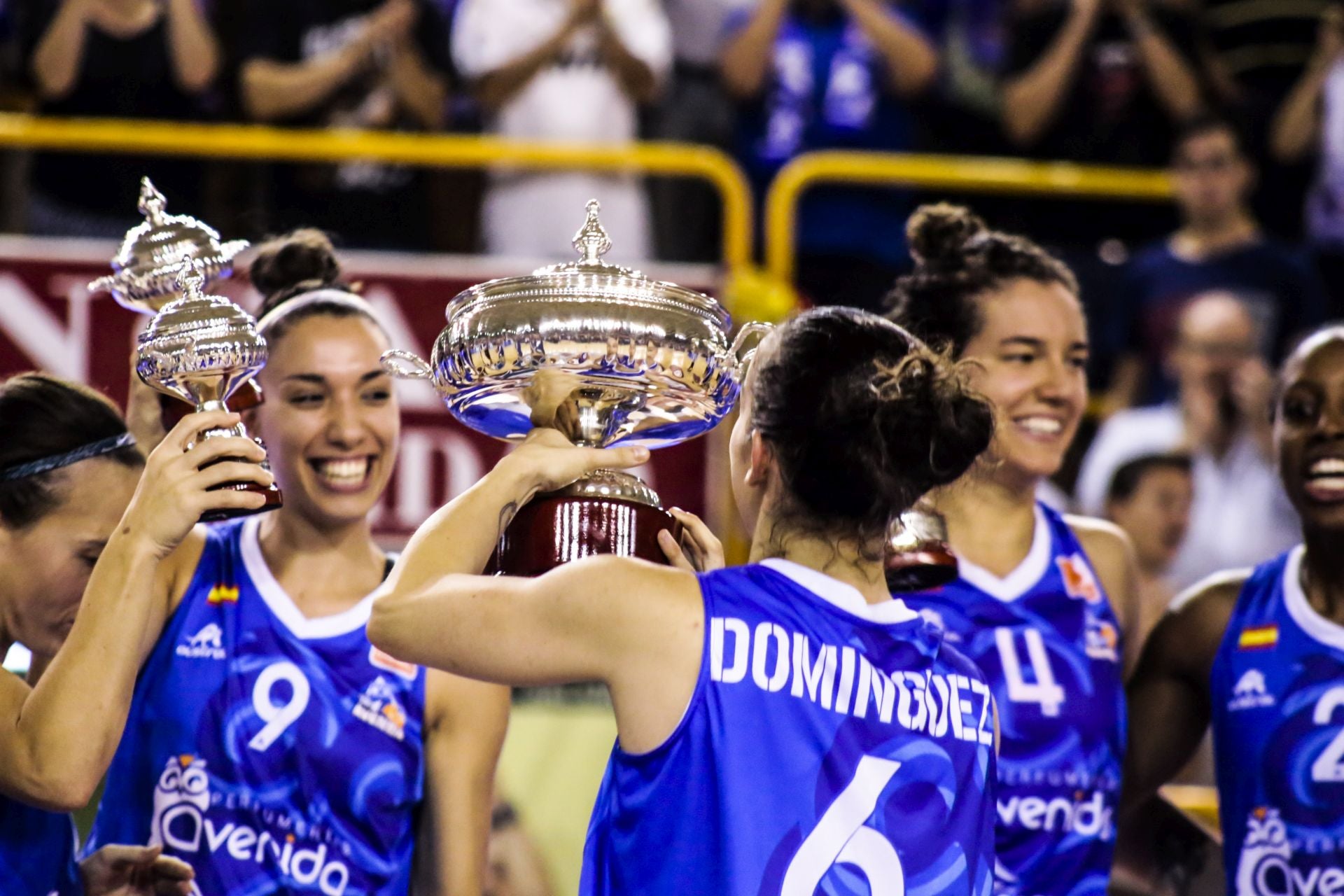 La carrera de Silvia Domínguez, en imágenes