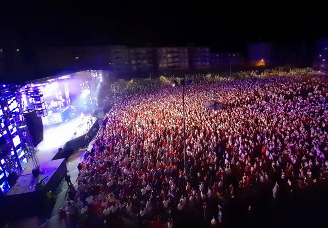 Asistentes a un concierto en Calahorra.
