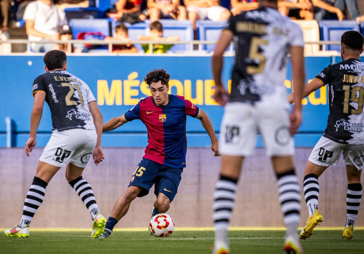 Una acción del partido entre Unionistas y el Barcelona B.