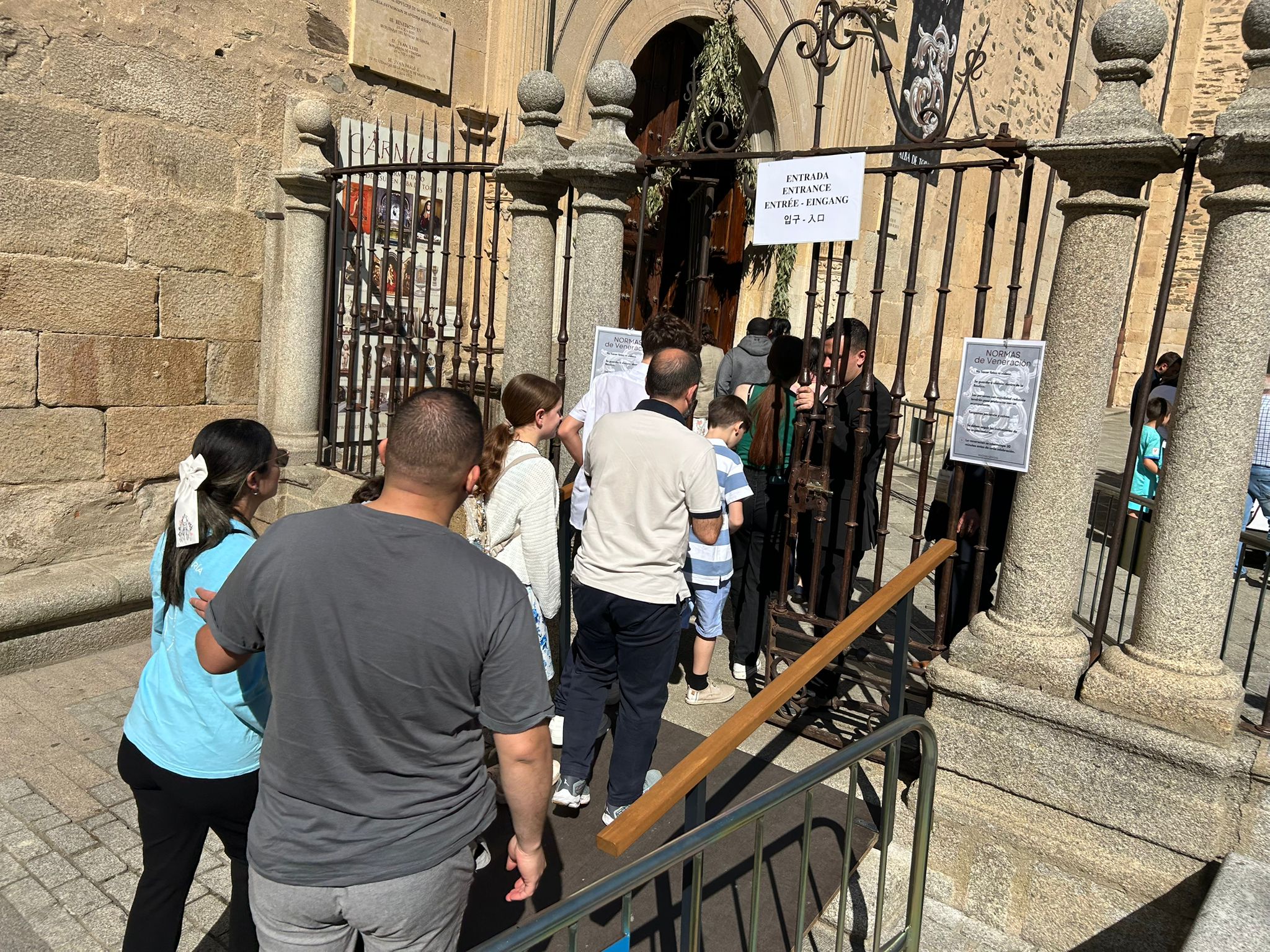 Así se ha vivido el último día de veneración a Santa Teresa, en imágenes