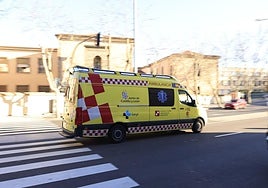 Imagen de archivo de una ambulancia por Salamanca.