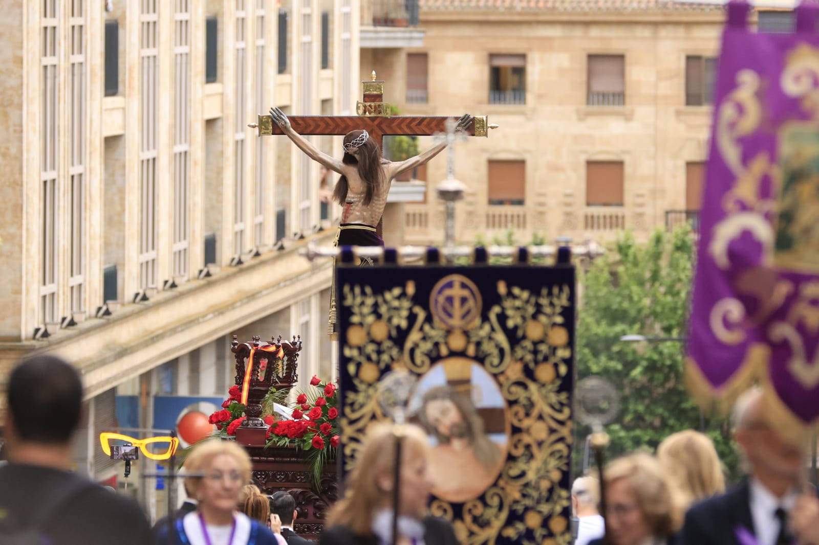 La procesión del Cristo de los Milagros, en imágenes