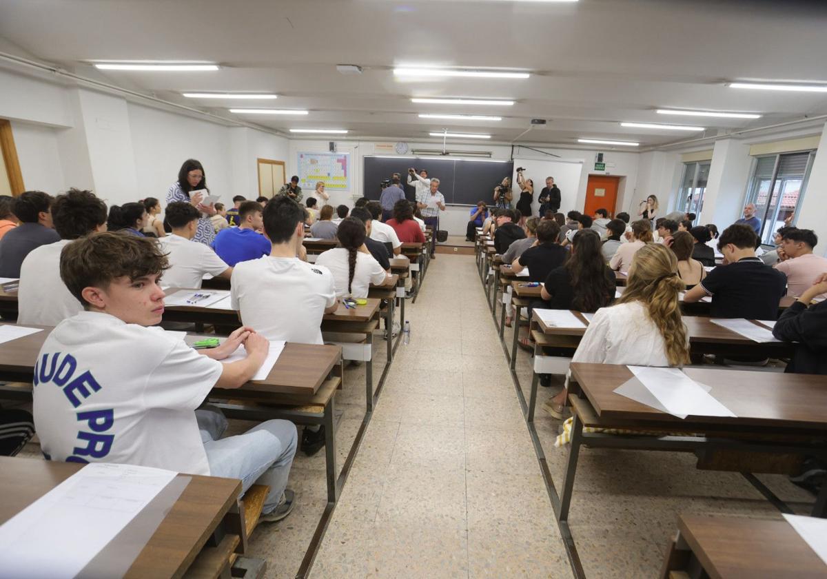 Nervios a flor de piel en la primera jornada de la nueva PAU en Salamanca