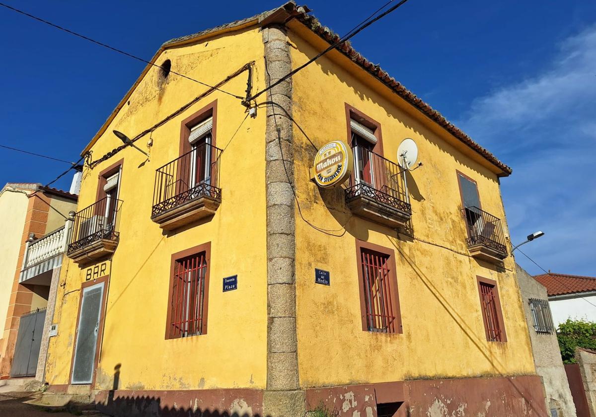 El edificio del antiguo bar Siegaverde en Castillejo.
