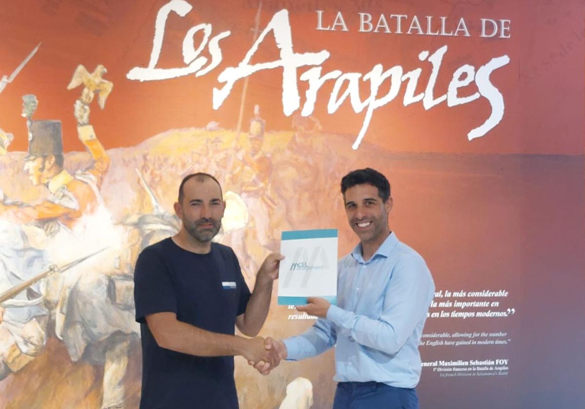 D. Javier Jiménez, Alcalde del Excmo. Ayuntamiento Arapiles y D. Víctor Garrido, Responsable de Expansión de Negocio de CEL Management.