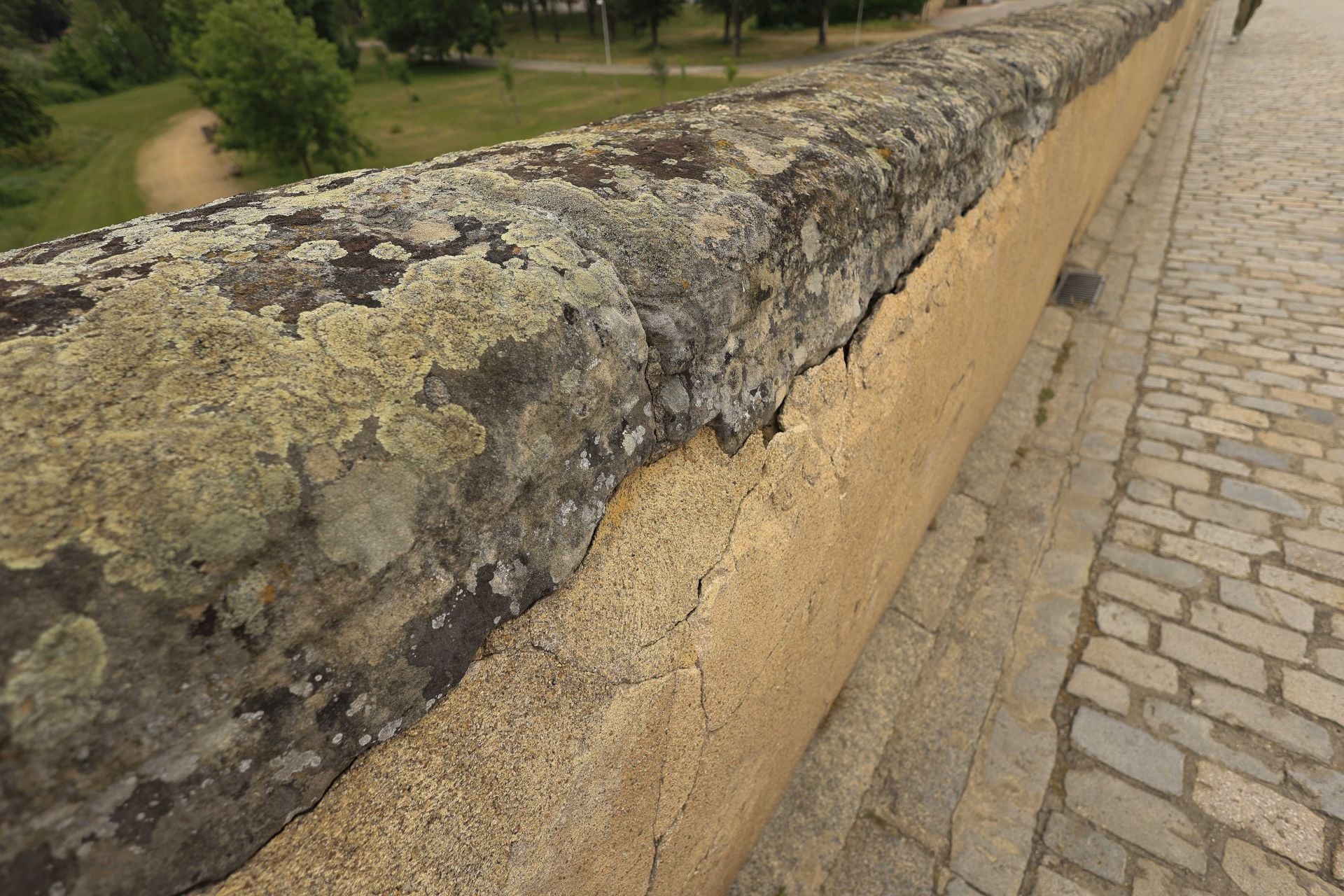 Los daños del Puente Romano de Salamanca que sobrevive a 2.000 años sobre el Tormes