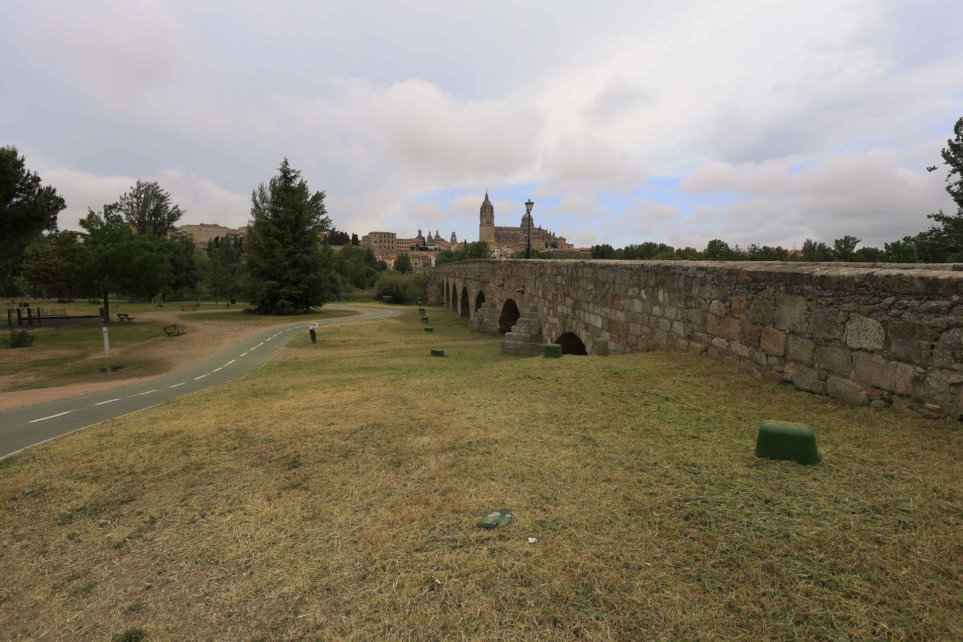 Los daños del Puente Romano de Salamanca que sobrevive a 2.000 años sobre el Tormes
