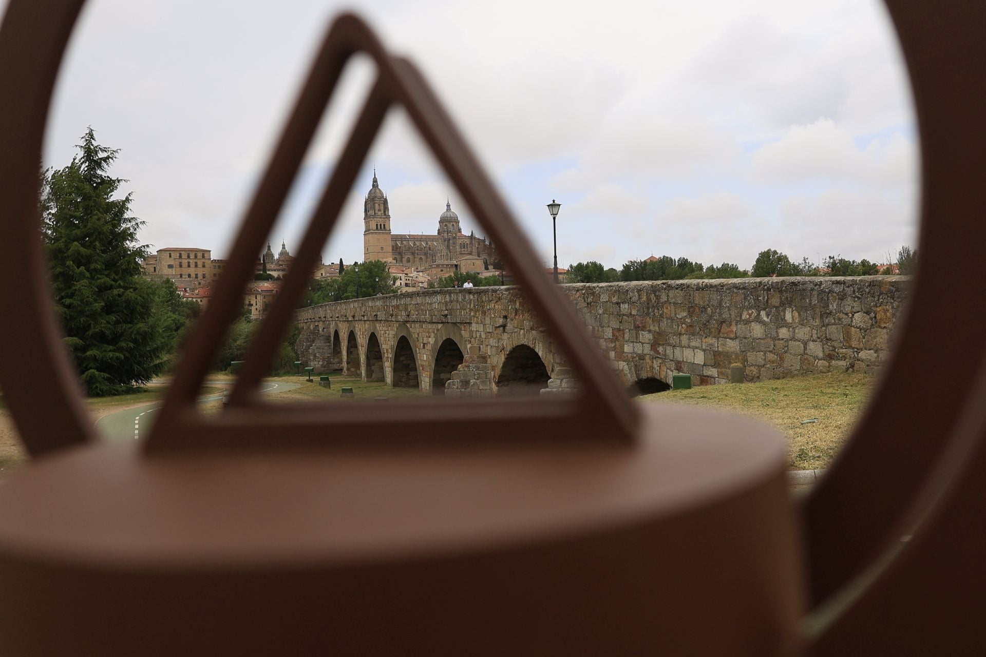 Los daños del Puente Romano de Salamanca que sobrevive a 2.000 años sobre el Tormes