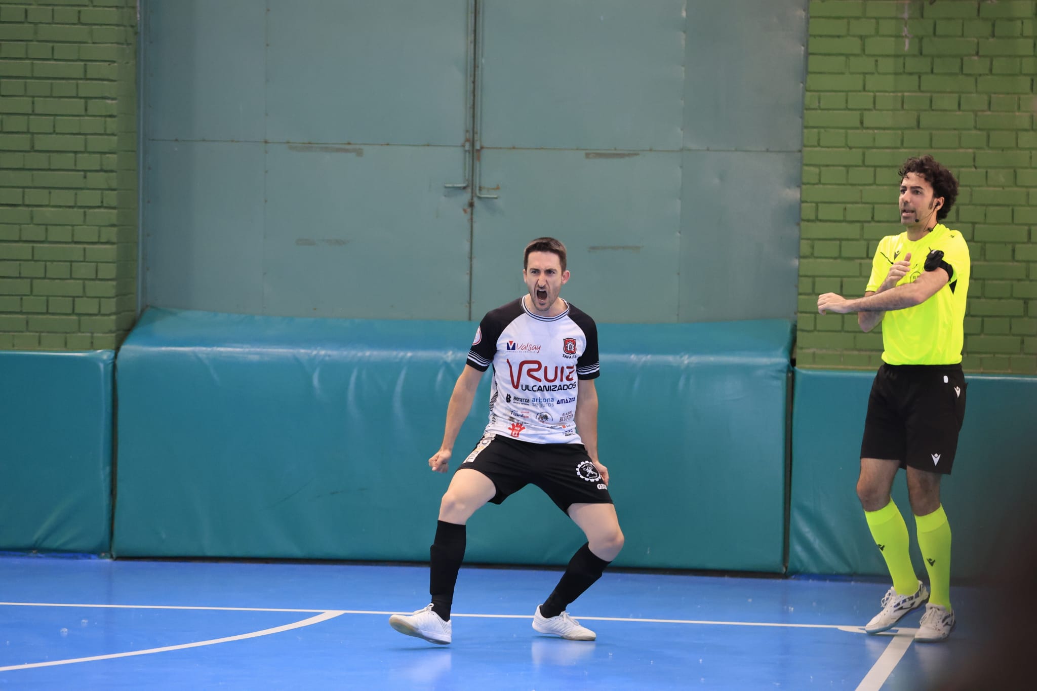 Fiesta del fútbol sala en Salamanca: el Albense se marcha a Navarra al grito de &#039;sí se puede&#039;