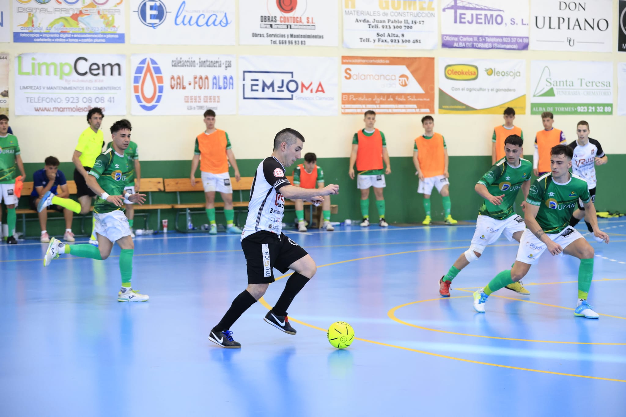Fiesta del fútbol sala en Salamanca: el Albense se marcha a Navarra al grito de &#039;sí se puede&#039;