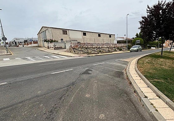 Lugar en el que irán ubicados los nuevos semáforos y el paso de peatones en Aldeatejada.