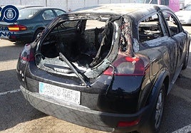 Imagen del coche que ha resultado calcinado