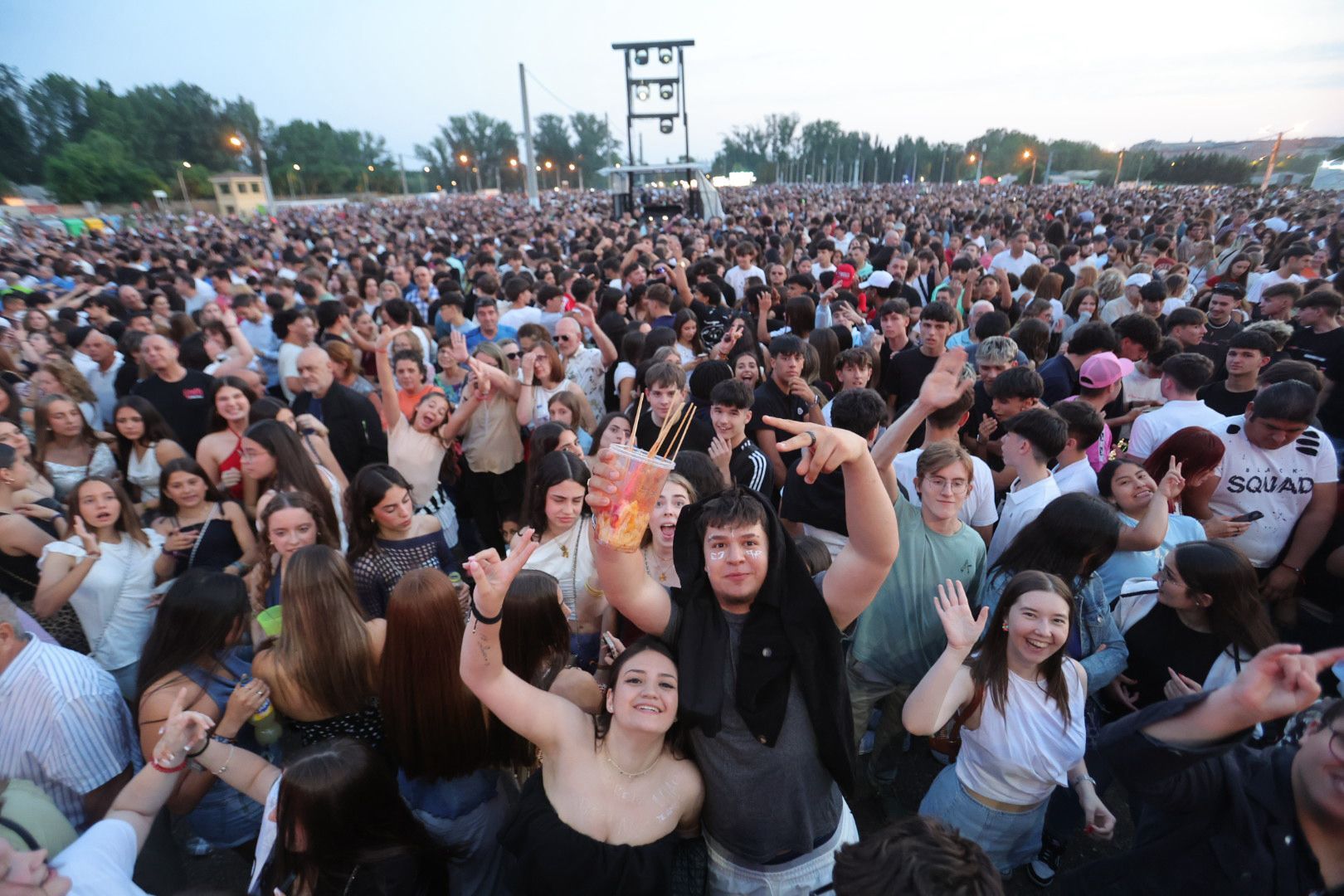 El ambiente de Panorama en Salamanca: colas, chiringuitos a tope y ganas de fiesta