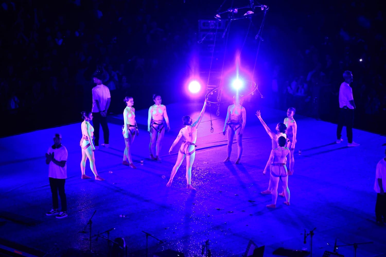 Un fascinante ballet flotante sobre la Plaza Mayor de Salamanca asombra a miles de asistentes