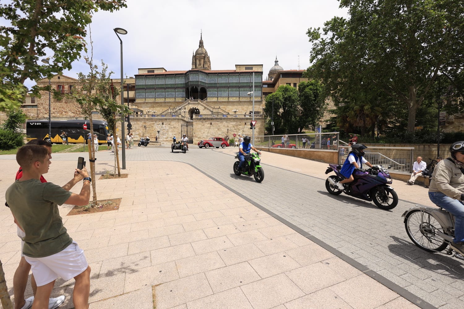 Los coches clásicos no fallan a su cita en las Fiestas de San Juan de Sahagún