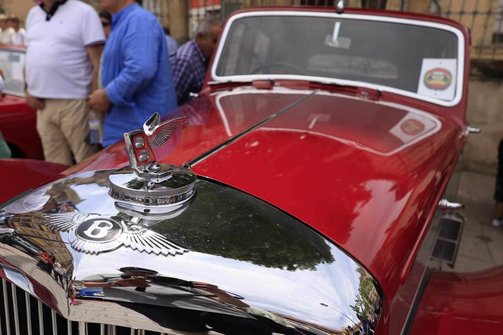 Los coches clásicos no fallan a su cita en las Fiestas de San Juan de Sahagún