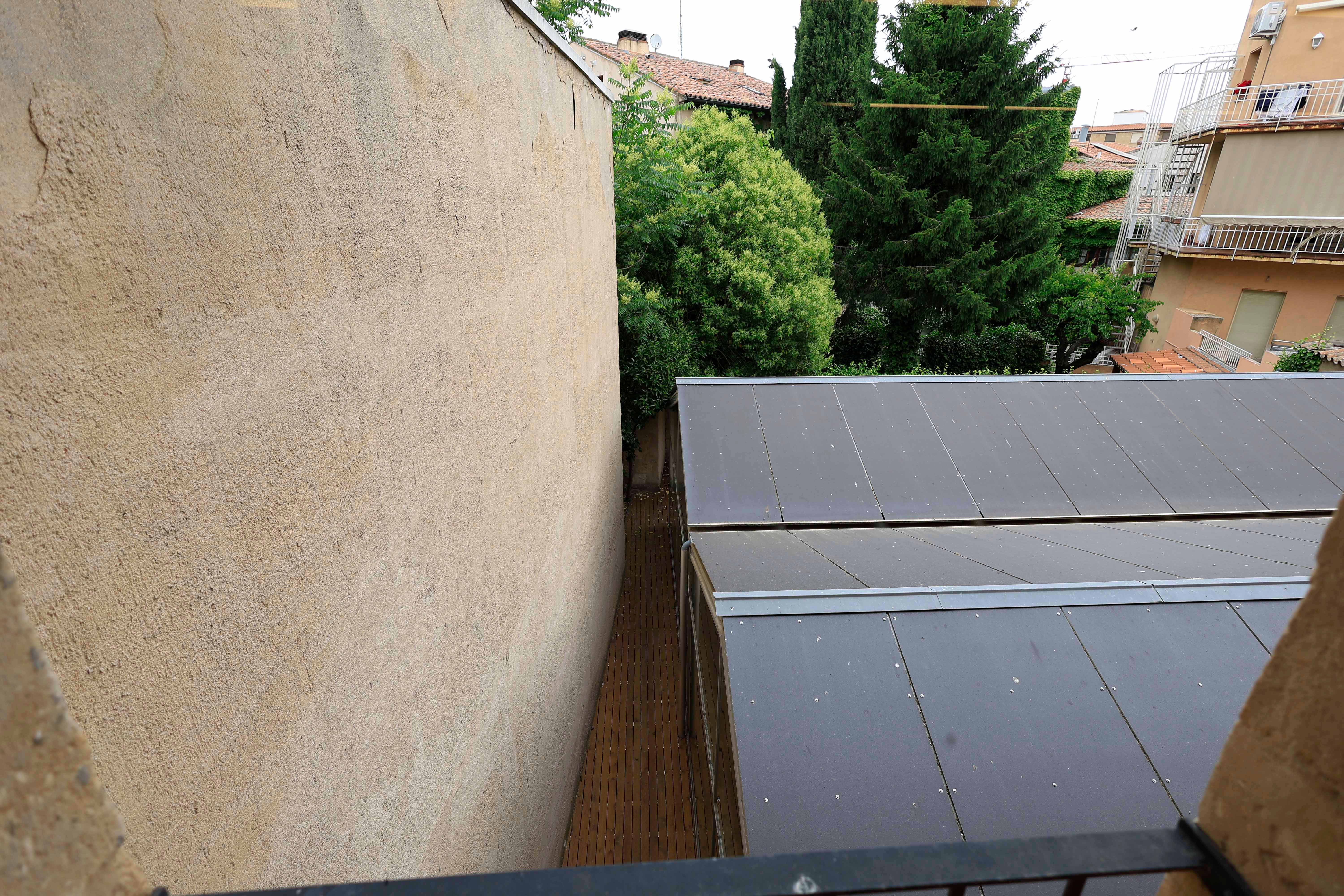 Imagem secundária 1 - O Palácio de Salamanca coberto com conchas que eram residências nobres, prisão universitária, museu e biblioteca
