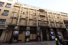 La fachada original es lo único que queda en pie del Hotel Universal.